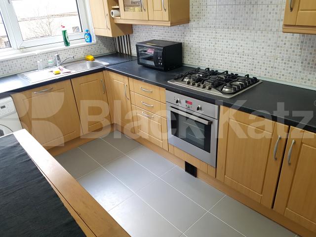 			NEW INSTRUCTION (Includes heating and hot water)., 2 Bedroom, 1 bath, 1 reception Maisonette			 New Kent Road, Elephant and Castle Borough 